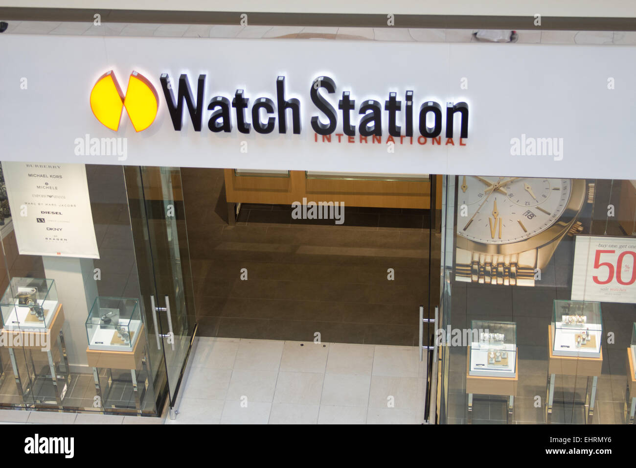 Stazione Watch store presso il Fashion Outlets di Chicago mall a Rosemont,  vicino all'aeroporto O'Hare di Chicago, Illinois, Stati Uniti d'America  Foto stock - Alamy
