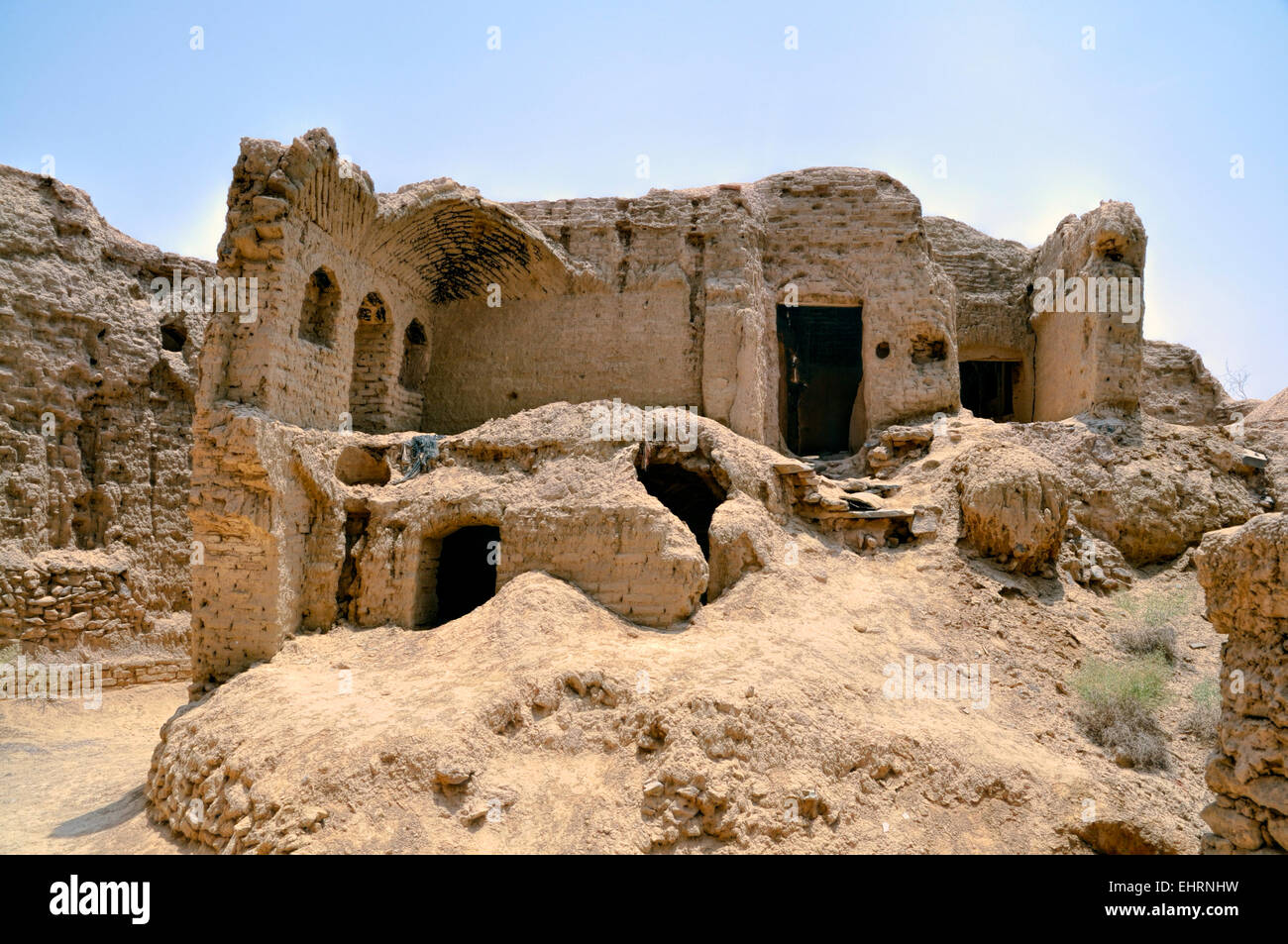 Le rovine di una vecchia casa nel villaggio di Kharanaq in Iran Foto Stock