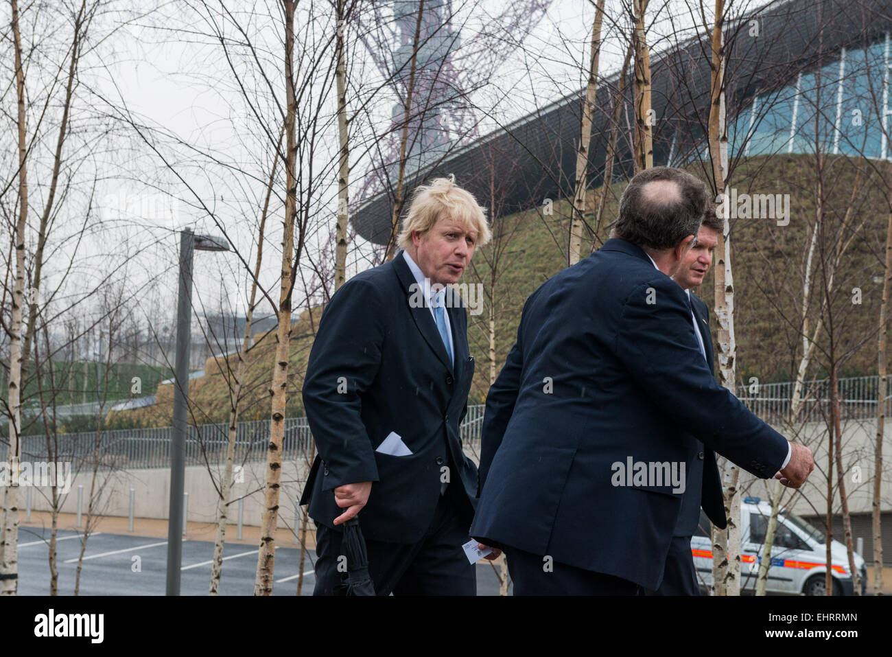 Marzo 17, 2015 - L'opera d'arte commissionata dal 9/11 carità educativa è stata svelata dal sindaco di Londra Boris Johnson. La scultura è stata creata da America artista Miya Ando fuori del Twin Tower di rottami di acciaio. La cerimonia ha visto la partecipazione di molti visitatori e relatori provenienti da Regno Unito e all'estero tra cui ambasciatore statunitense Matthew Barzun, storico inglese Simon Schama e presidente di poiché 9/11 Pietro Rosengard © Velar concedere/ZUMA filo/ZUMAPRESS.com/Alamy Live News Foto Stock