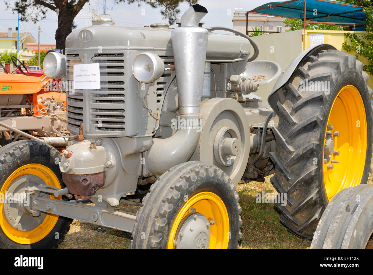 Fiera agricola di vecchi trattori del 50s e 60s. Agro Pontino valley, Italia centrale. Foto Stock