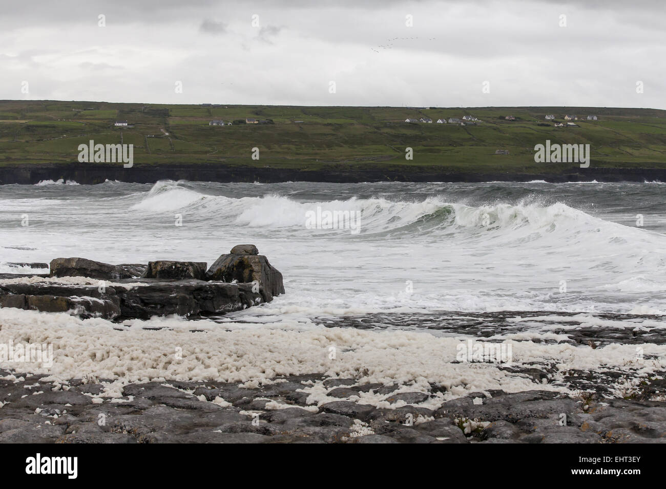 Il paesaggio costiero in Irlanda Foto Stock