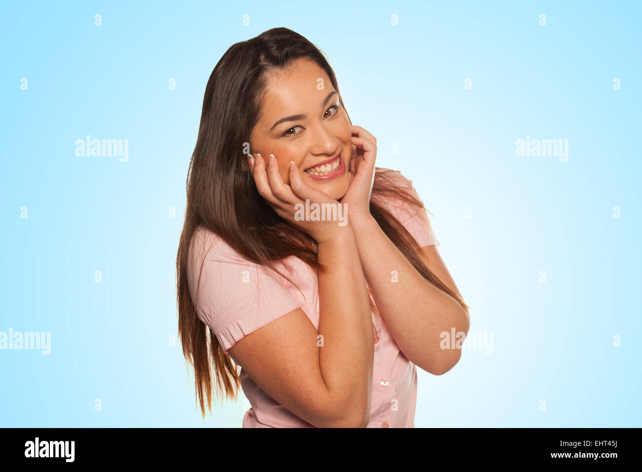 Molto felice giovane donna che esprimono sorpresa Foto Stock
