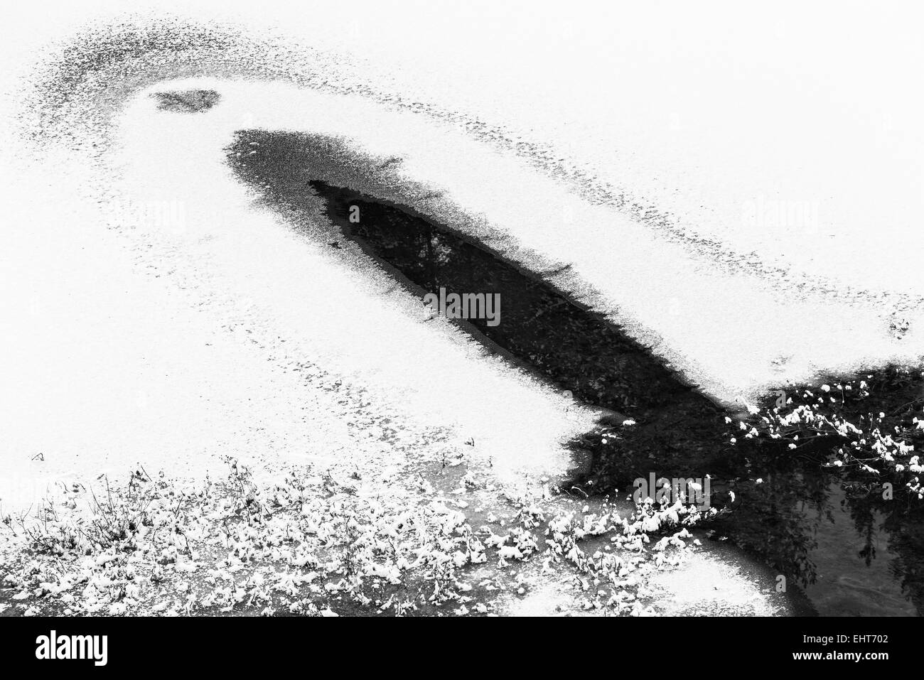 Strutture di ghiaccio in un lago, Lapponia, Svezia Foto Stock