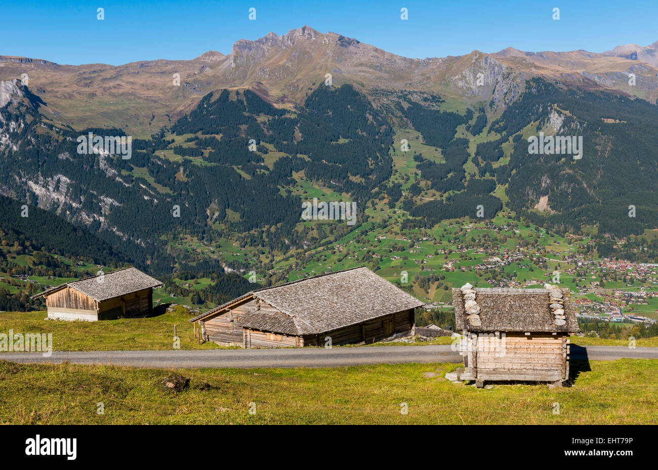 Tre cabine sopra la valle di Grindelwald in Svizzera. Foto Stock