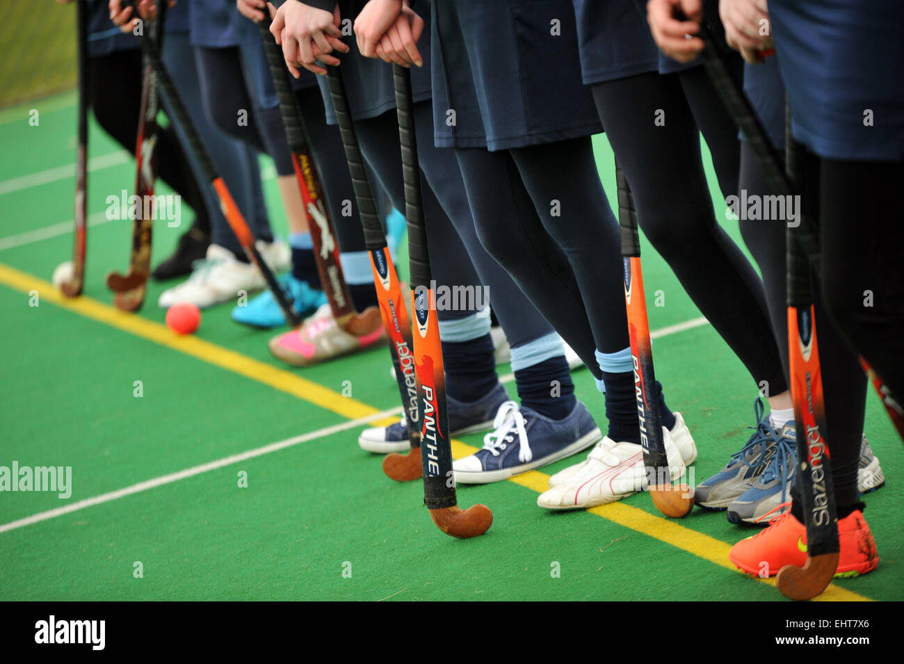 Le ragazze hockey a livello di scuola secondaria Foto Stock