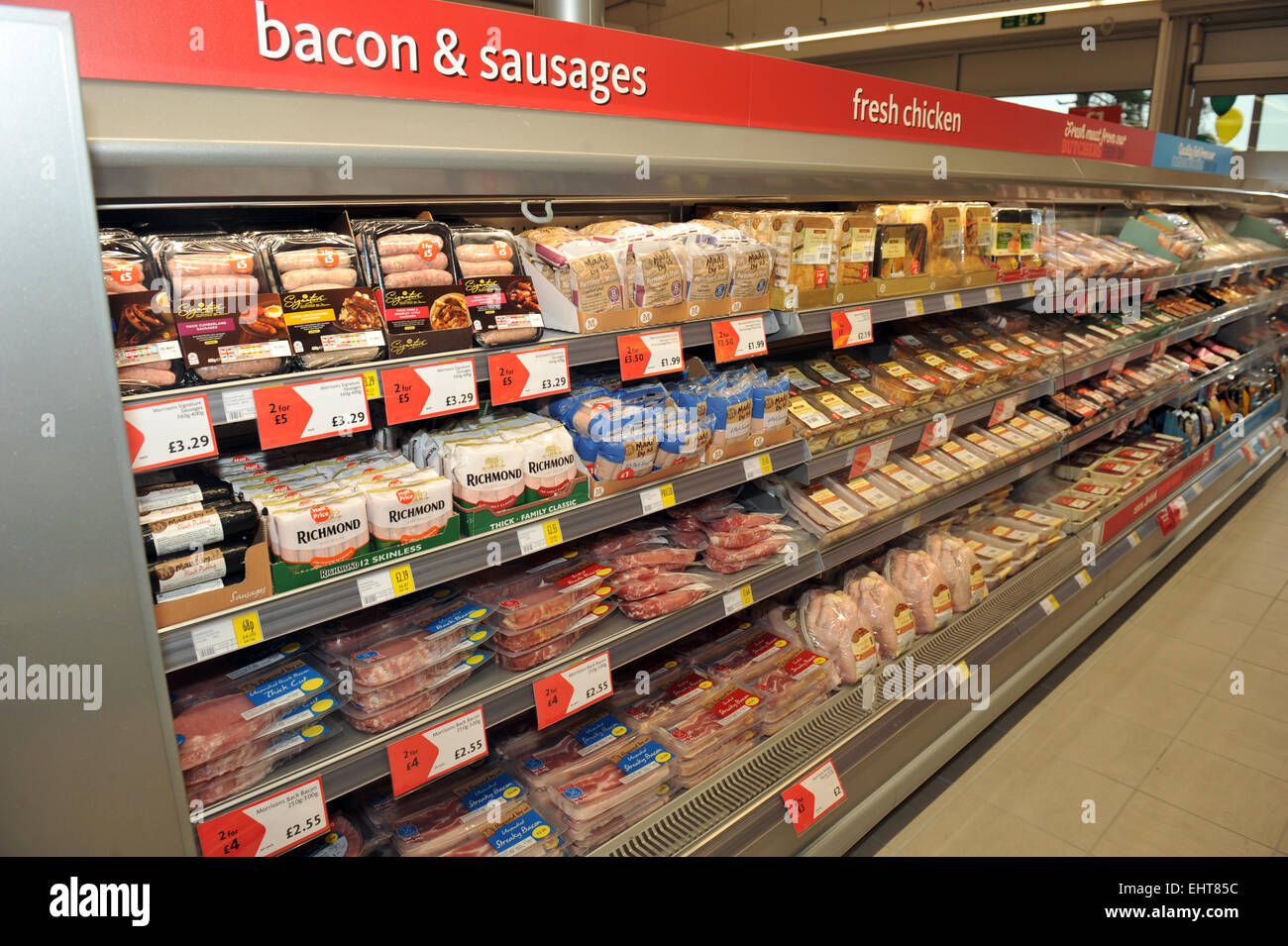 Carne preconfezionata in un Morrisons supermercato locale store Foto Stock
