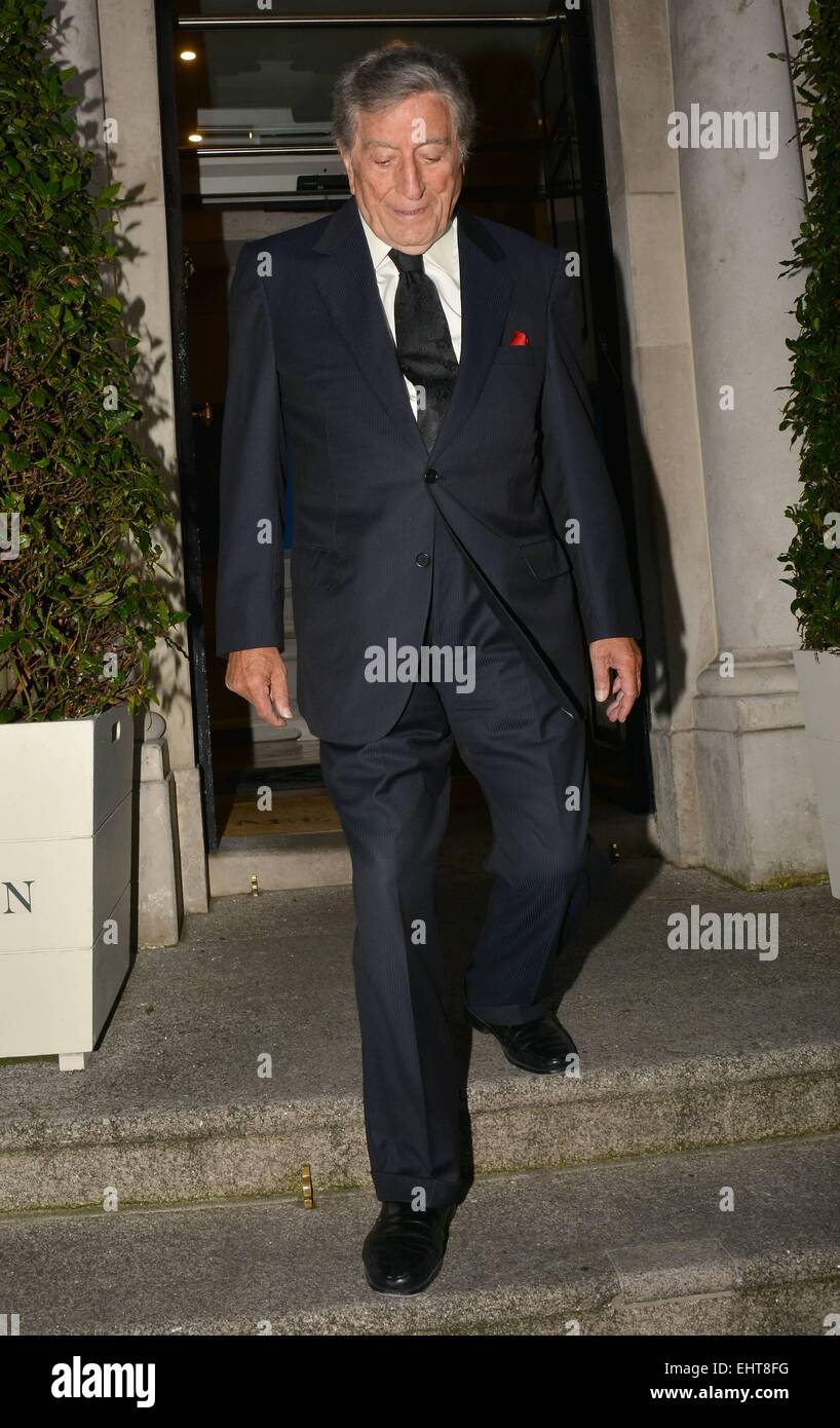 Tony Bennett lascia il Merrion Hotel sul suo modo al suo concerto al Bord Gais Energy Theatre, Dublin, Irlanda - 12.09.14. Dotato di: Tony Bennett dove: Dublino, Irlanda quando: 12 Set 2014 Foto Stock