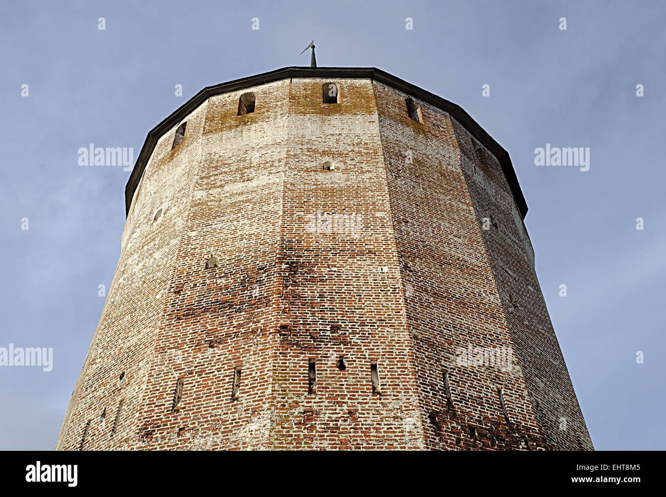 Torre di antico monastero russo Foto Stock