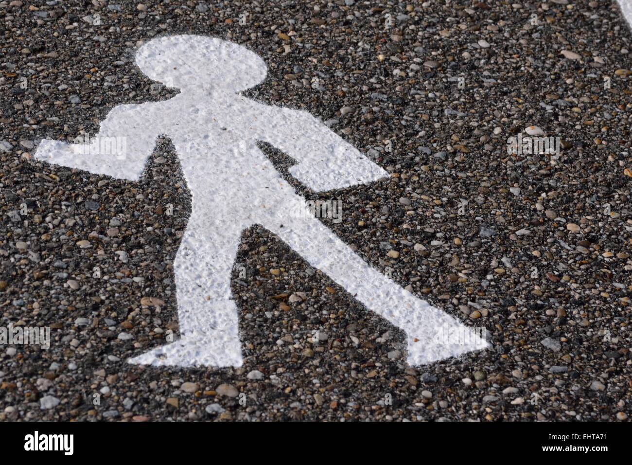 Sentiero marcatore sulla strada Foto Stock