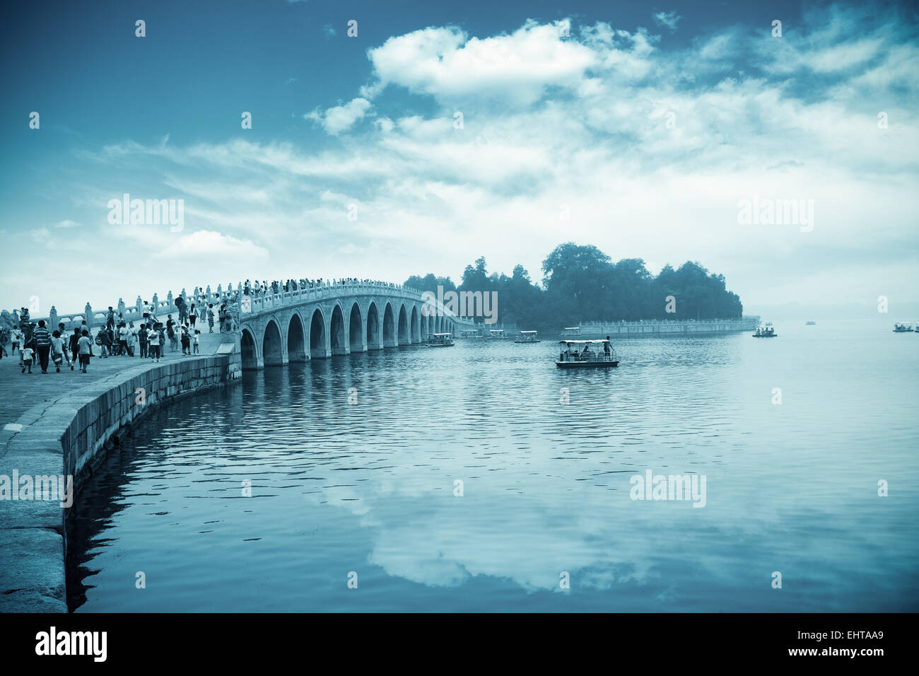 Diciassette il ponte di arco a Pechino il palazzo estivo Foto Stock