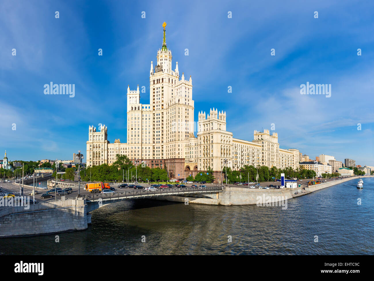 Il grattacielo stalinista sul Kotelnicheskaya embankment a Mosca, Russia Foto Stock