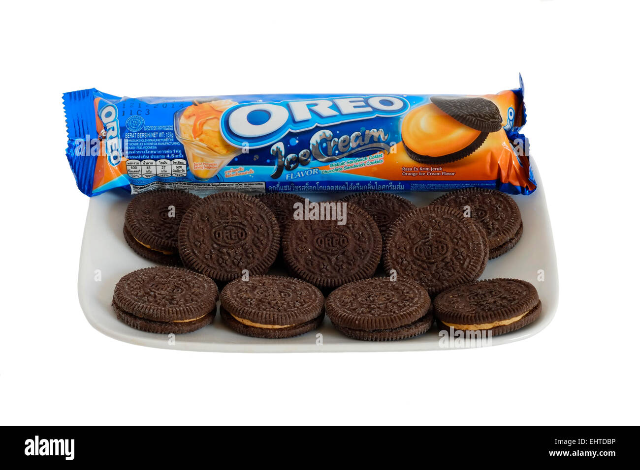 Oreo gelato biscotti aromatizzati dall Indonesia isolato su uno sfondo bianco Foto Stock