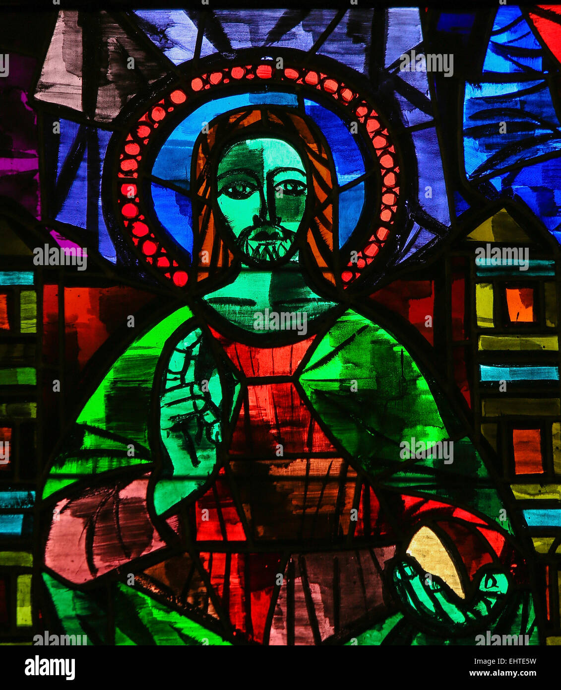 Vetrata raffigurante Gesù Cristo benedicente nella chiesa di Martina Franca, Puglia, Italia. Foto Stock