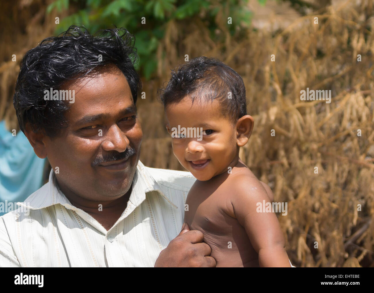 Orgoglioso padre e figlio bambino. Foto Stock