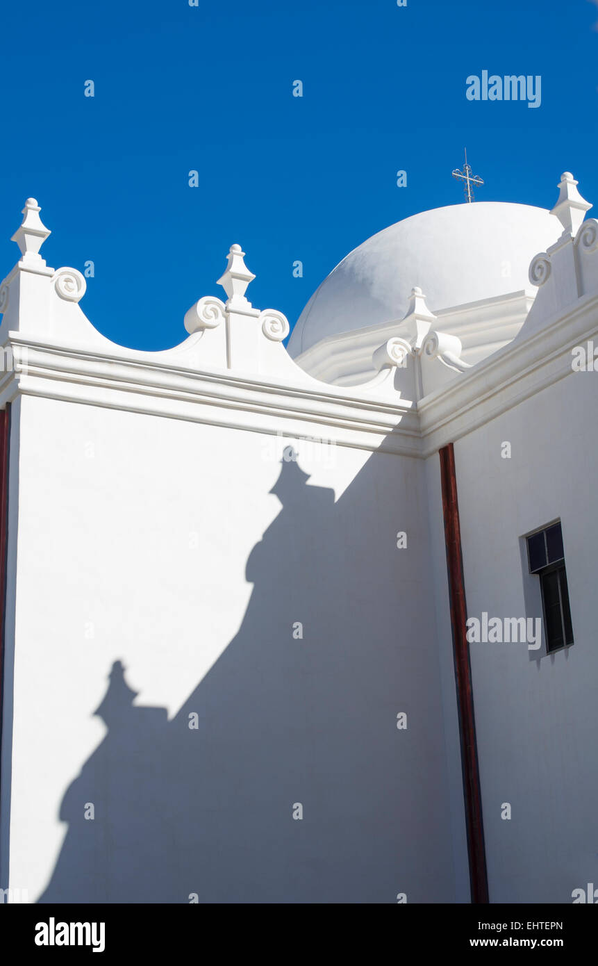 San Xavier del Bac missione; grafica la sezione esterna con la dome. Foto Stock