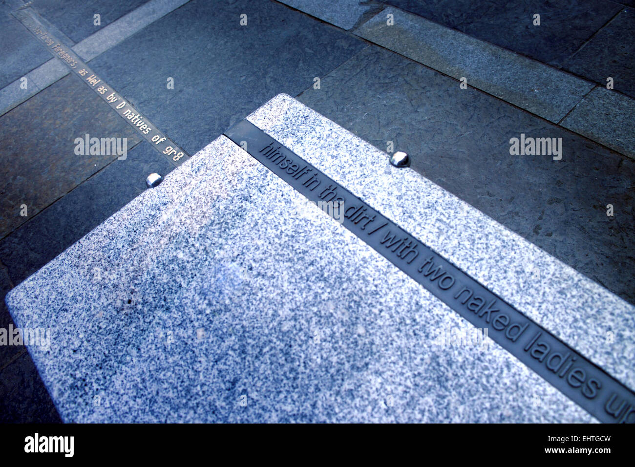 Nascosto fiumi Tyne linea di flusso di testo arte pubblica Thornton Street Foto Stock