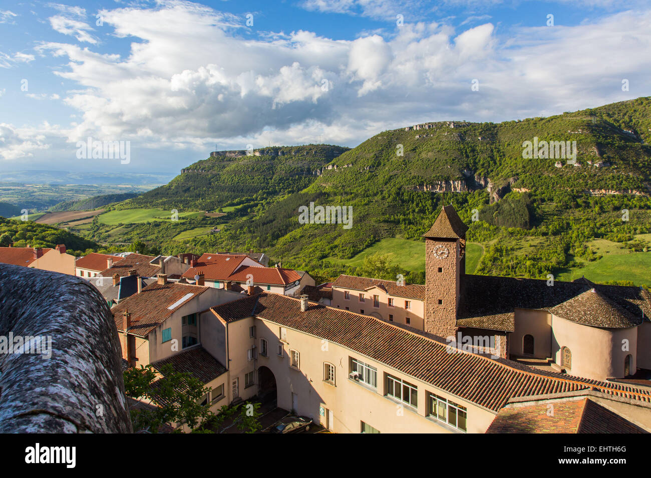 Il Roquefort-sur-Soulzon, IL VILLAGGIO DELLA SOCIETE aziendale, di Roquefort (12) AVEYRON, MIDI-PYRENEES, Francia Foto Stock