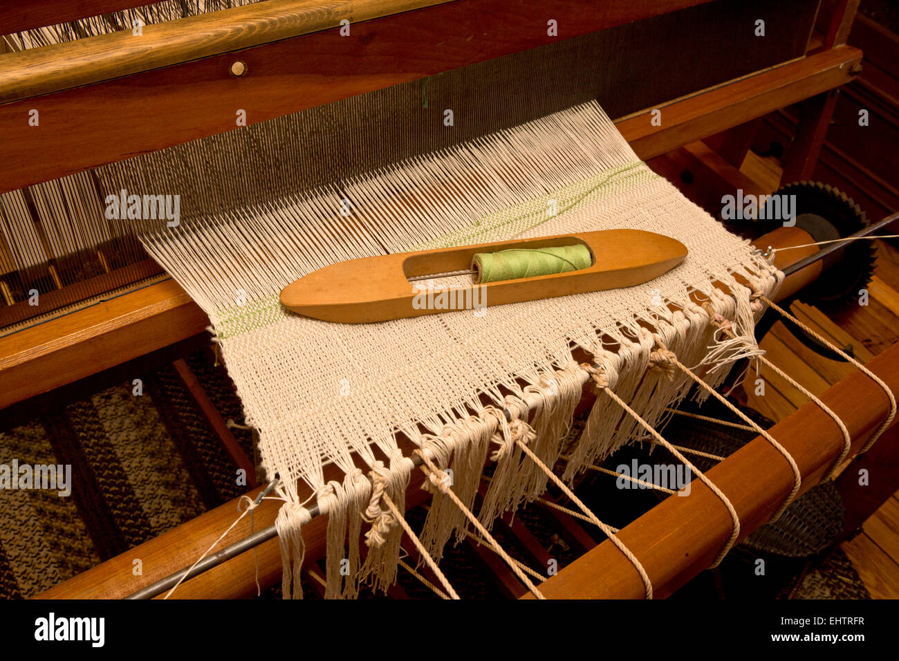 Battello navetta su di un telaio di tessitura. Foto Stock