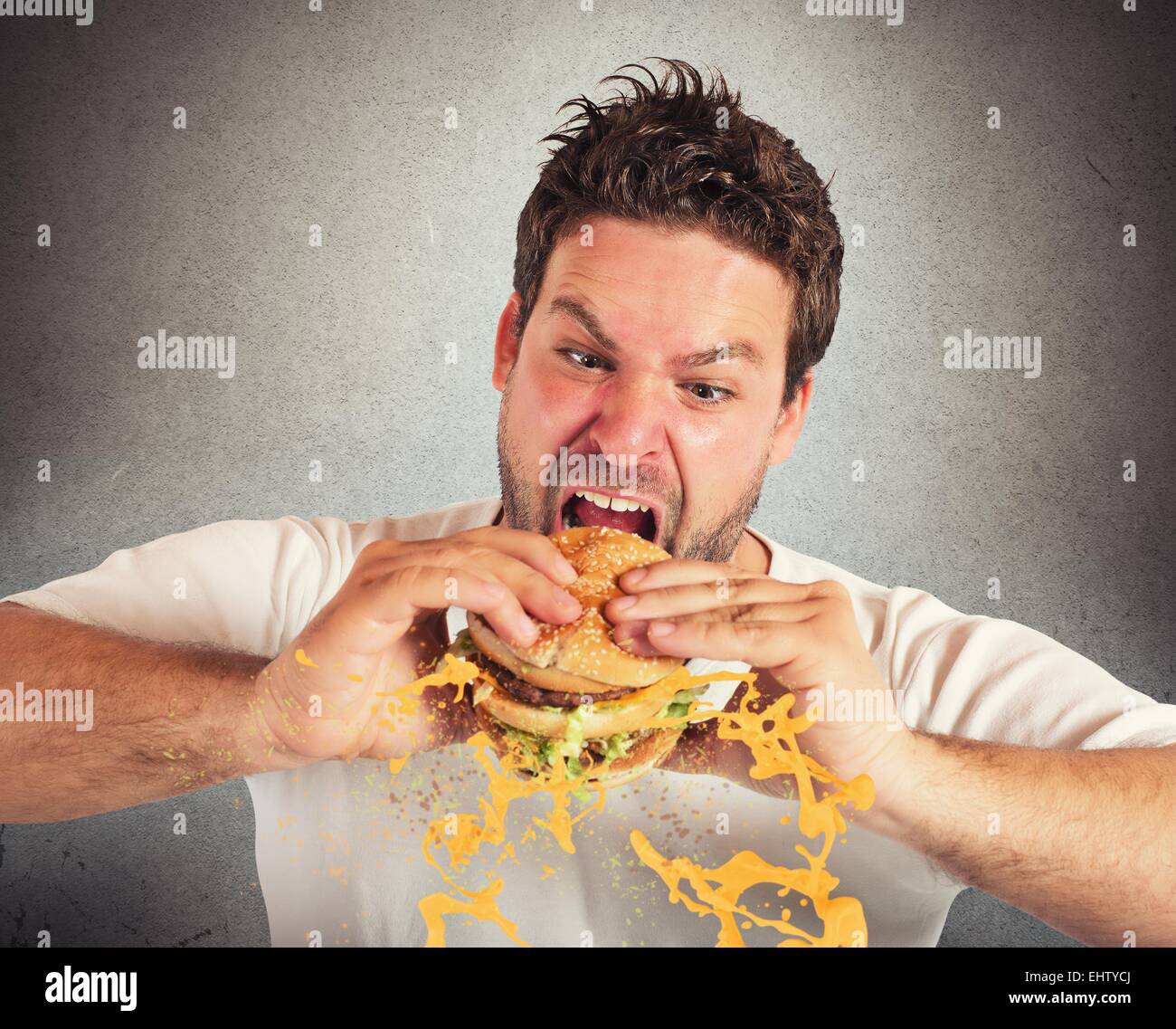 Mangiare con violenta irruenza Foto Stock