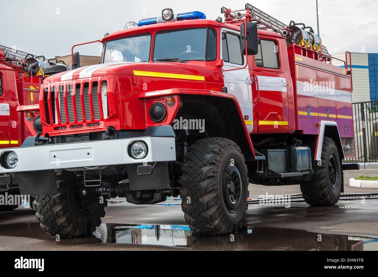 Camion dei pompieri è un telaio del motoveicolo dotato di attrezzature antincendio attrezzatura utilizzata nella lotta antincendio e salvataggio di lavoro Foto Stock