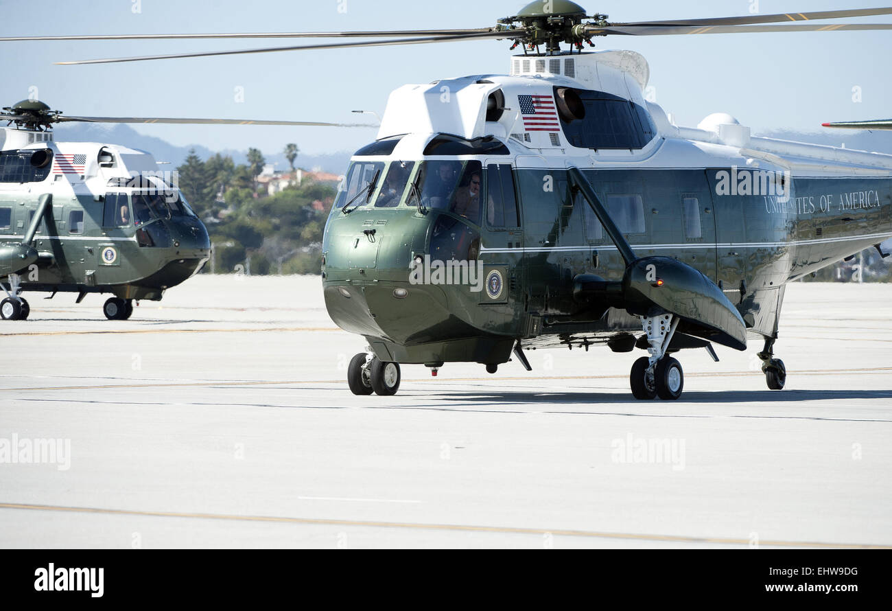 Los Angeles, California, USA. Xii Mar, 2015. Sikorsky's SH-3 Sea King elicottero è stata in uso dal US Marine Corps' HMX-1 squadrone di prima scelta per uno marino dal momento che non molto tempo dopo che è stato messo in servizio dalla Us Navy nel 1961. Il familiare verde metallizzato con top bianco Sea King è trasportato lungo con la limousine presidenziale e altre attrezzature di grandi dimensioni tramite una serie di diversi C-17 Boeing Globemaster o C-5 Galaxy i trasporti aerei operati da US Air Force. US Navy specifiche per consentire i rotori per ripiegare come pure la coda per risparmiare spazio in situazioni di bordo. Foto Stock