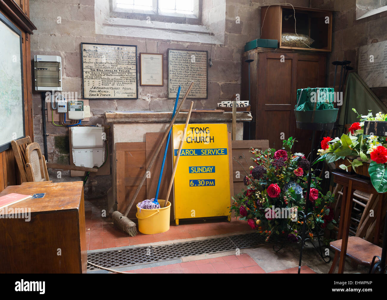 Dietro le quinte in San Bartolomeo è la Chiesa, Tong, Shropshire, Inghilterra. Foto Stock