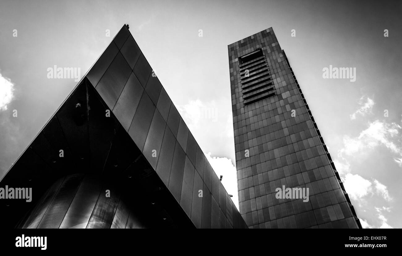 Guardando verso l'alto un edificio alto a Boston, Massachusetts Foto Stock