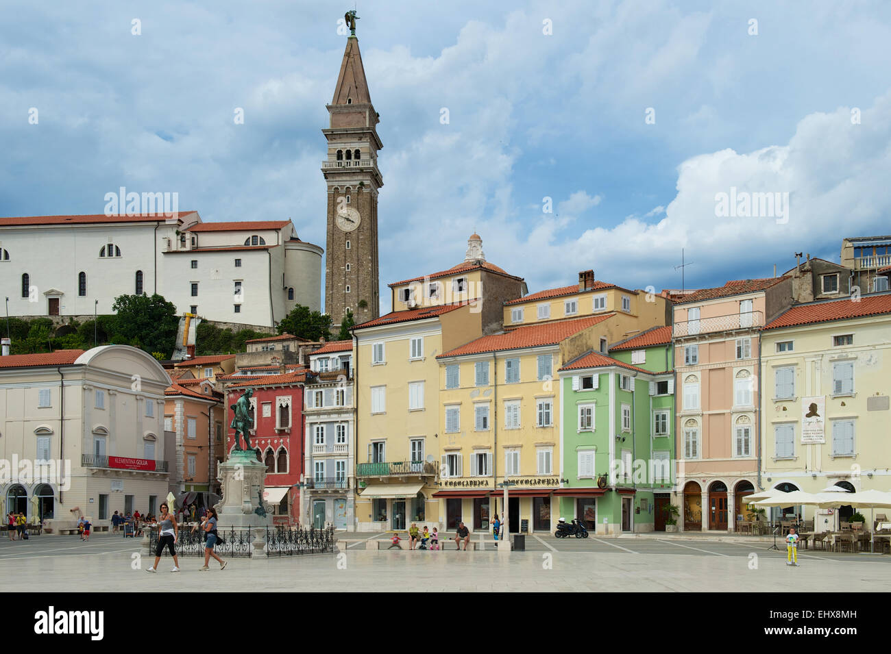 Tartini square, Tartinijev trg, Piazza Tartini e Cattedrale di San Giorgio, Sv. Jurij, pirano, Slovenia Foto Stock