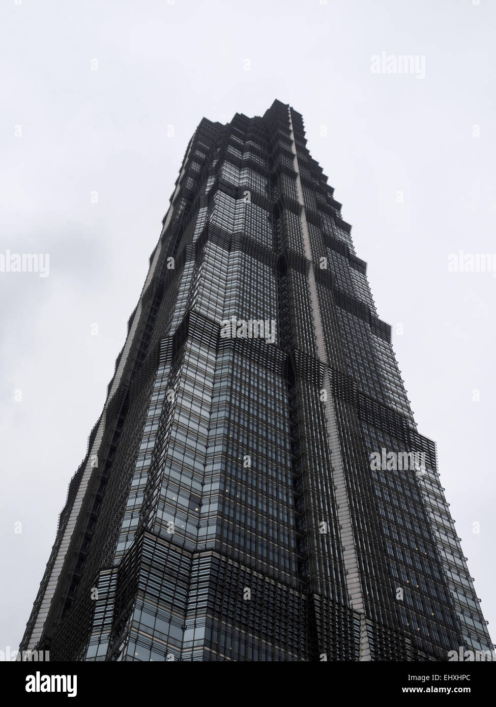 La Torre di Jin Mao in Lujiazui area del quartiere Pudong di Shanghai in Cina Foto Stock