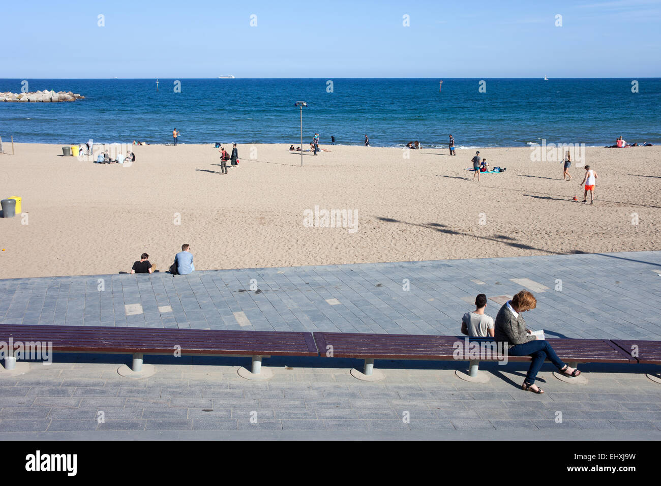 Barceloneta Beach e dal lungomare banco strega a Barcellona, in Catalogna, Spagna. Foto Stock