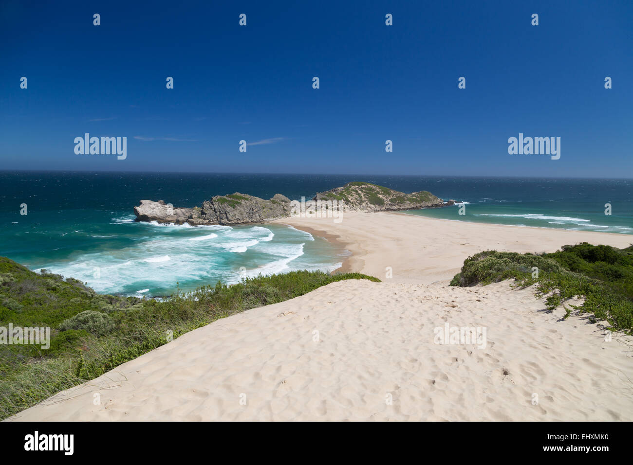 Cerca su una bellissima spiaggia sulla Robberg Peninsula vicino Plettenburg. Foto Stock