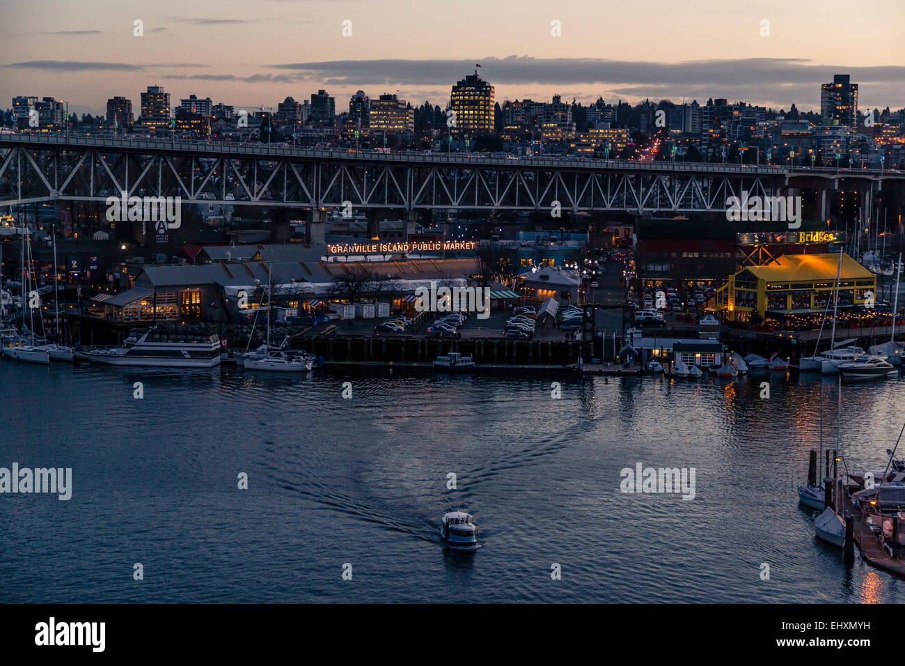 Canada Vancouver, Burrard Street Bridge con False Creek Foto Stock