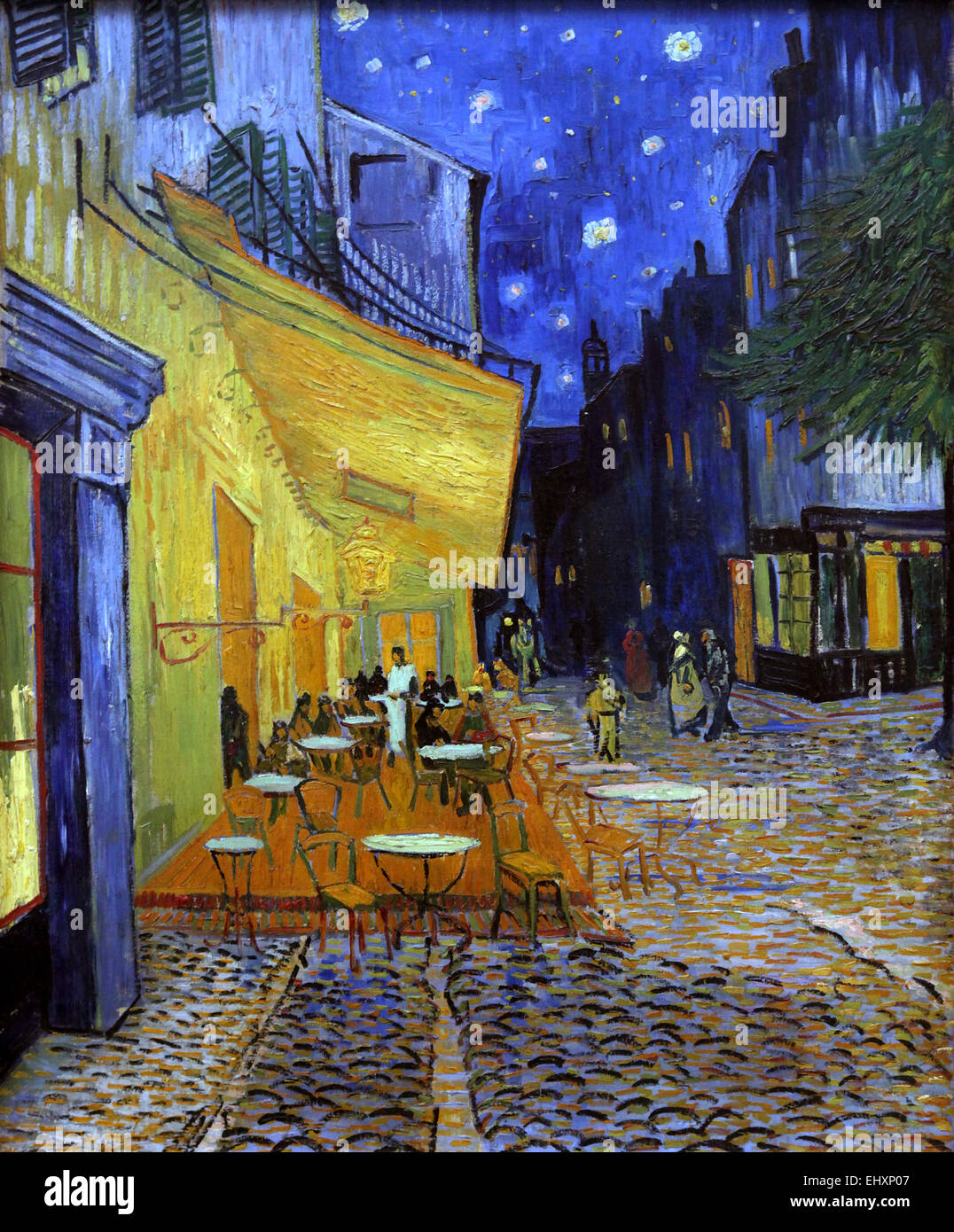 Terrazza di un caffè di notte a Place du Forum, Arles Francia (1888) dell'artista Vincent van Gogh (1853-1890) Café van Gogh. Foto Stock