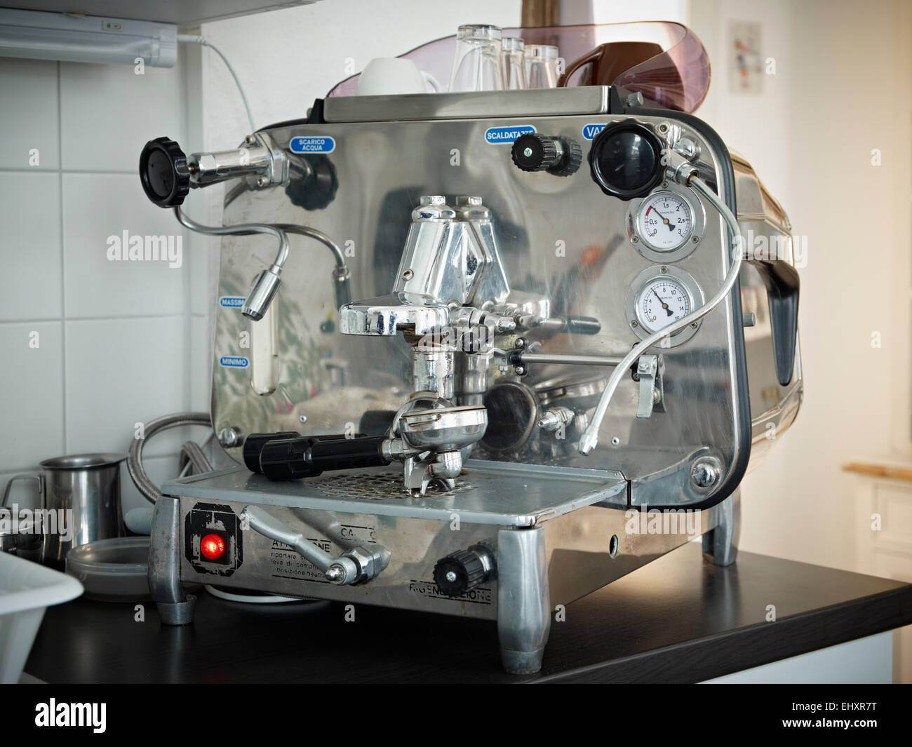 Caffè espresso italiano maker in cucina Tedesca Foto Stock