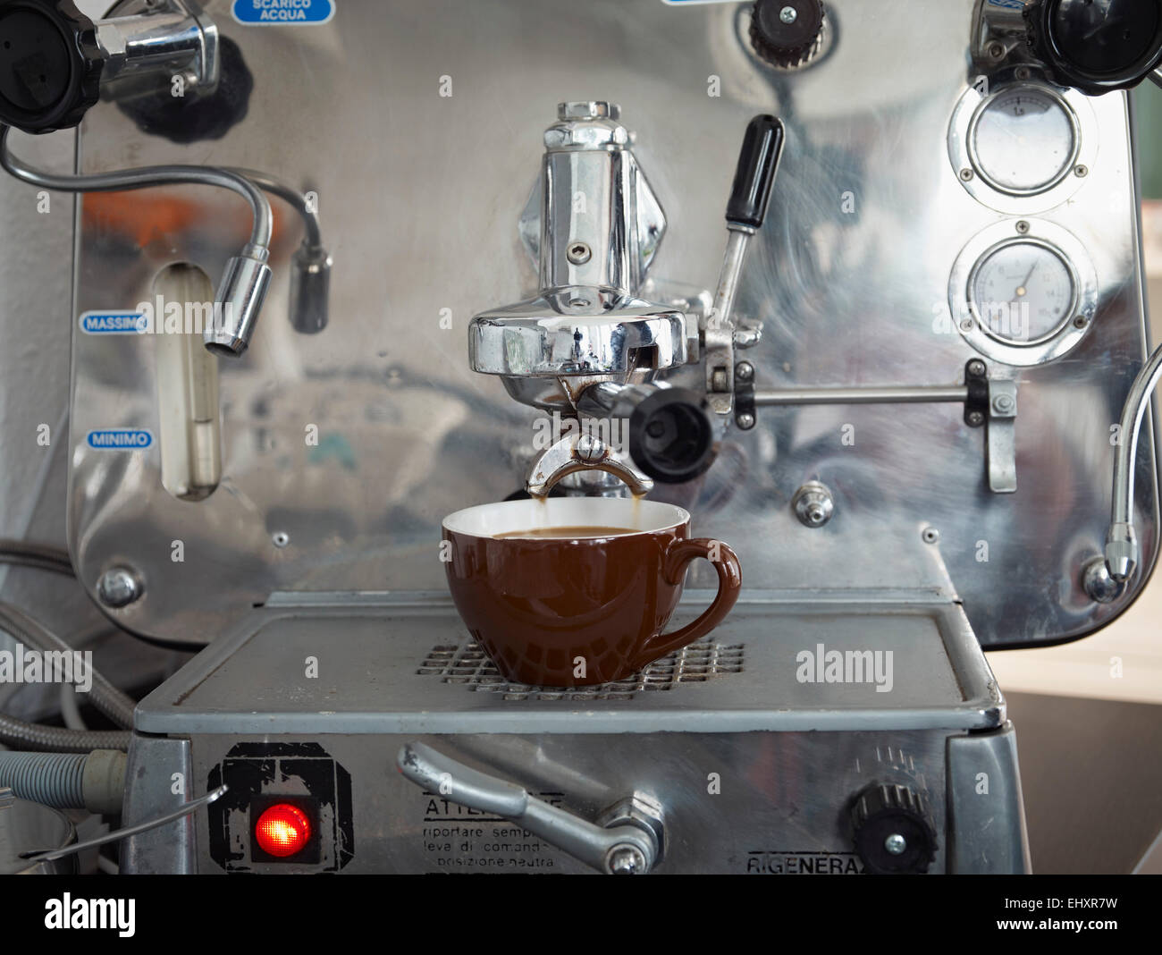 Caffè espresso italiano maker in cucina Tedesca Foto Stock