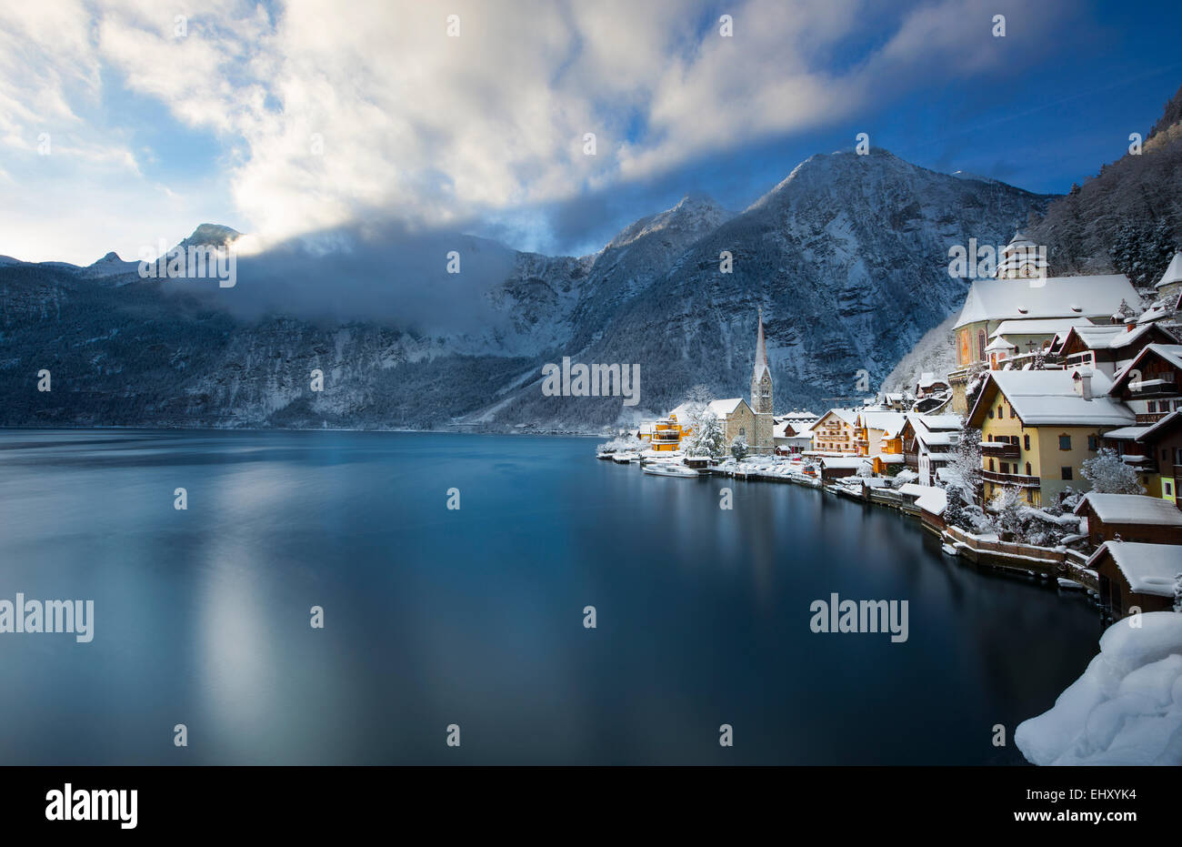 Austria, Salzkammergut, vista su Hallstaetter vedere in inverno Foto Stock