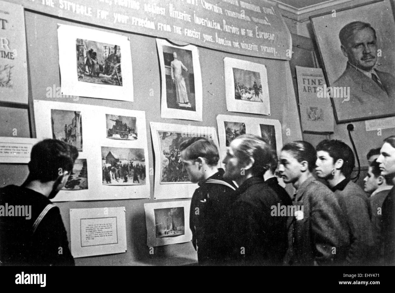 ARCTIC convogli a Murmansk, Russia. Marinai britannici presso i marinai stranieri's Club nel 1943 prima di vela torna alla home page Foto Stock