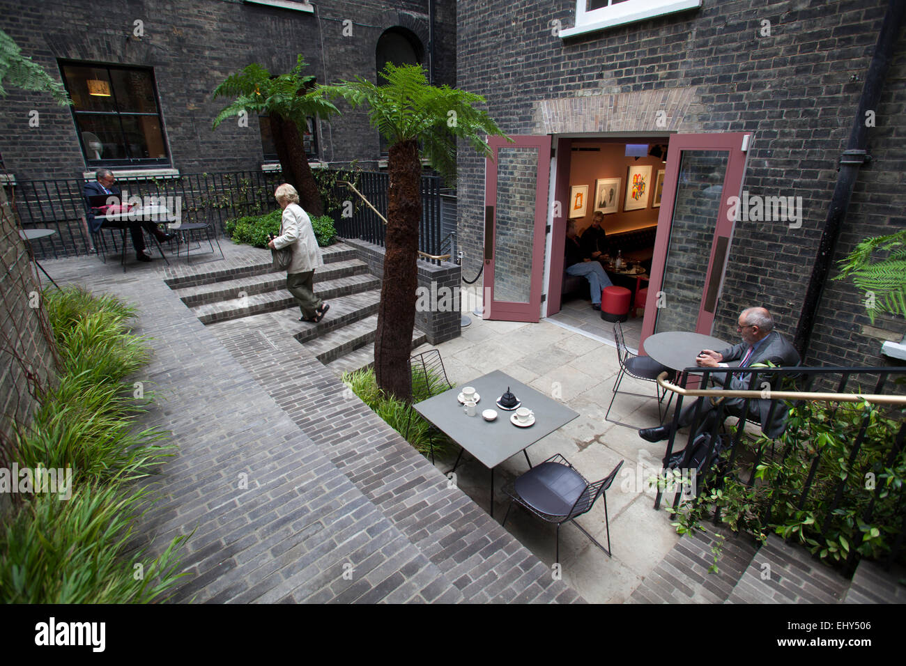Keppers House Garden Cafe presso la Royal Academy di Londra Foto Stock