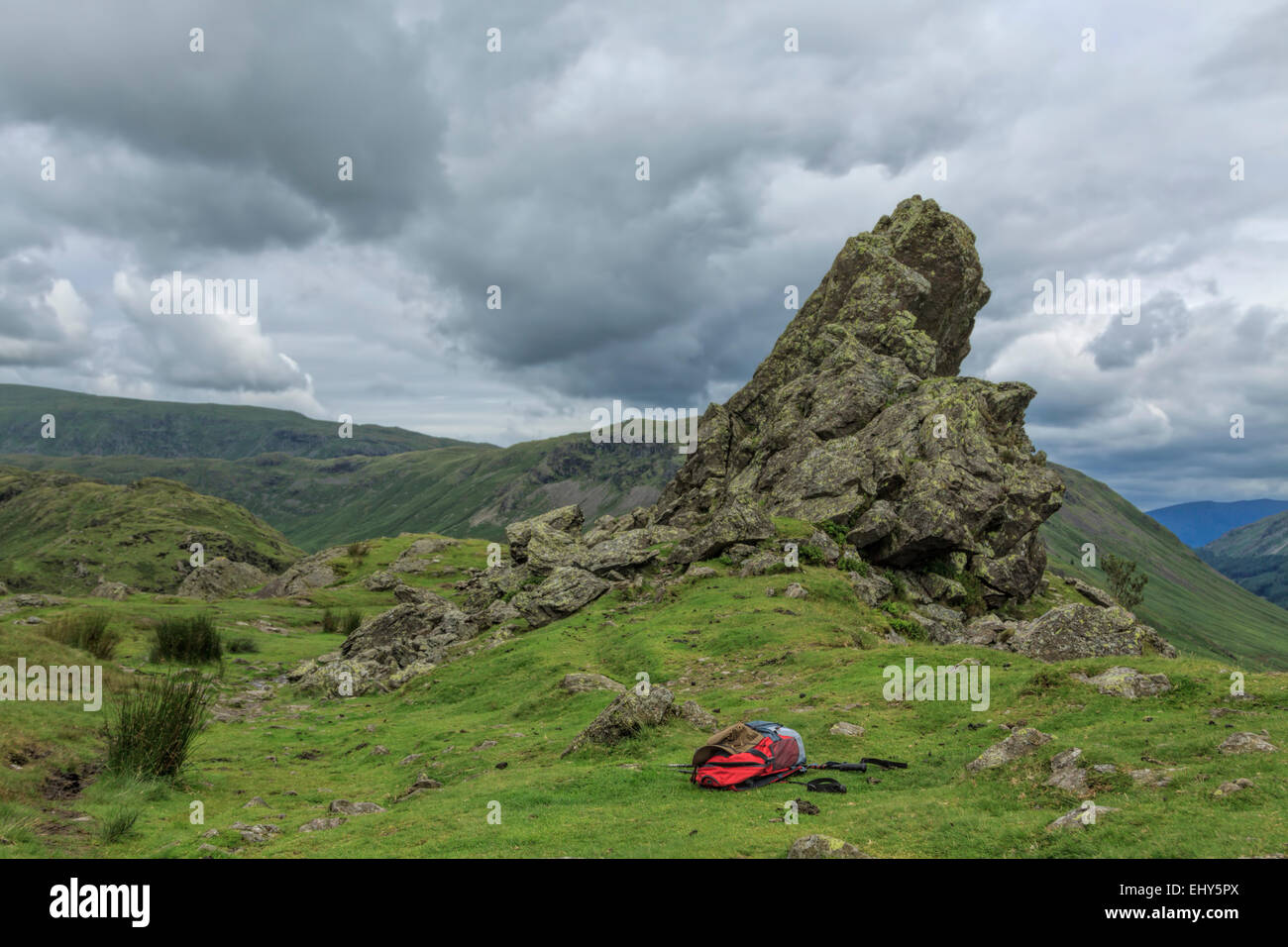 Vista sulla rupe Helm, noto anche come il leone e l'Agnello, Grasmere Cumbria, Lake District, Inghilterra, Gran Bretagna, UK. Foto Stock