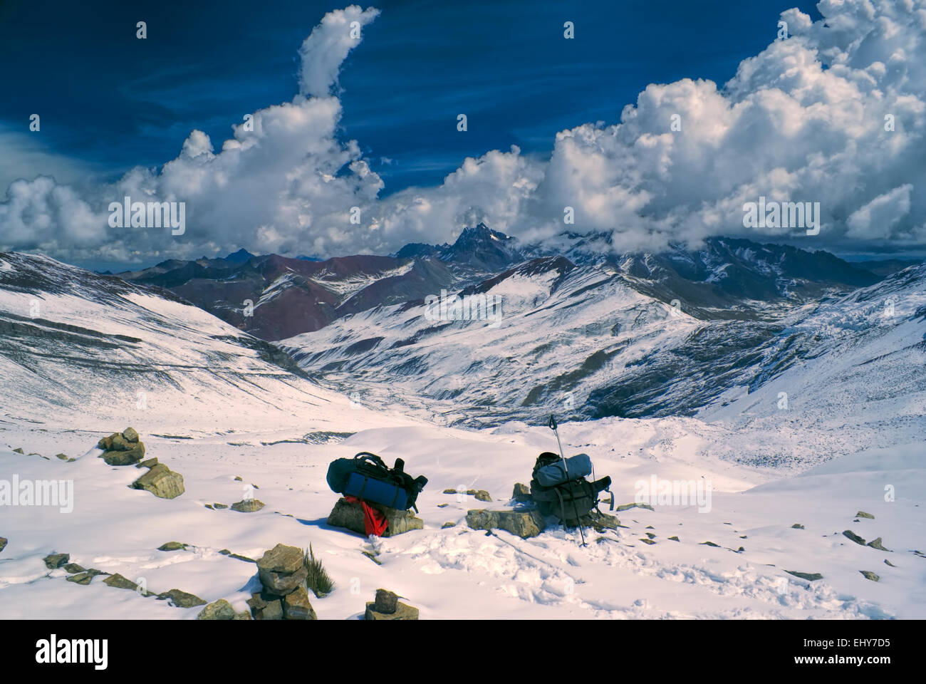 Due zaini in alta altitudine sud americana Ande del Perù, Ausangate Foto Stock