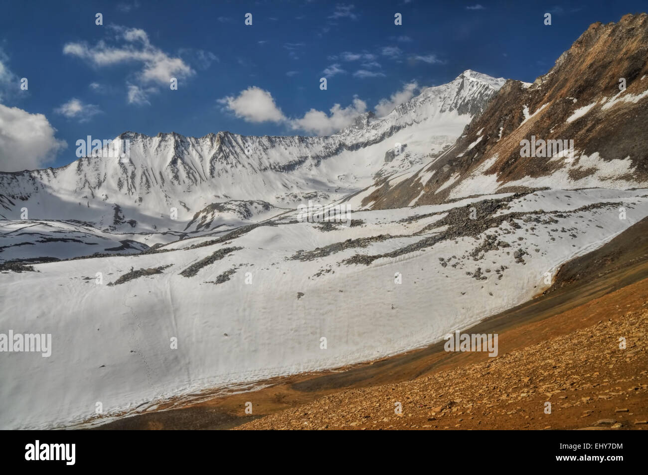 Uno scenario pittoresco in Himalaya montagne del Nepal Foto Stock