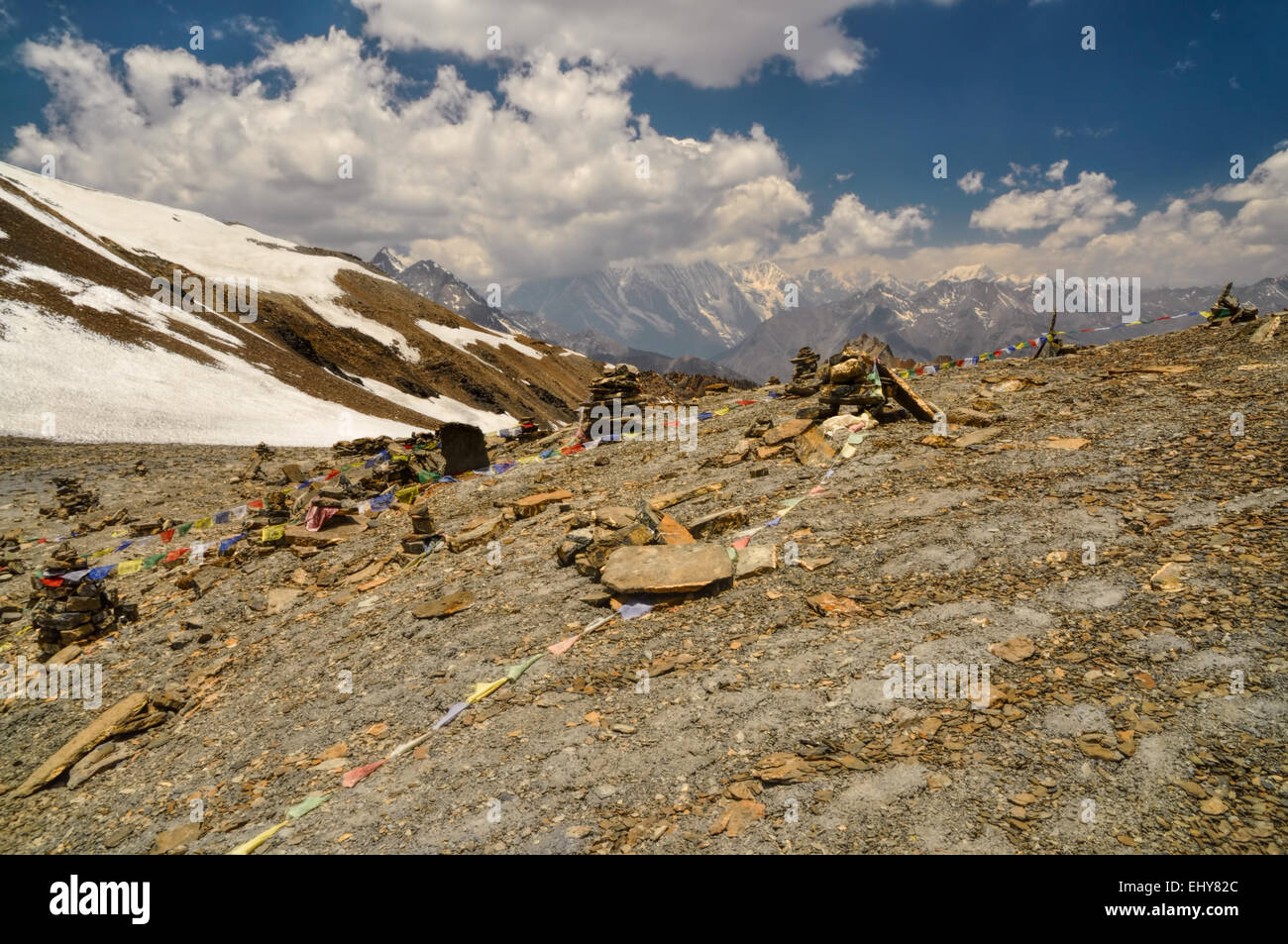 Uno scenario pittoresco in Himalaya montagne del Nepal Foto Stock