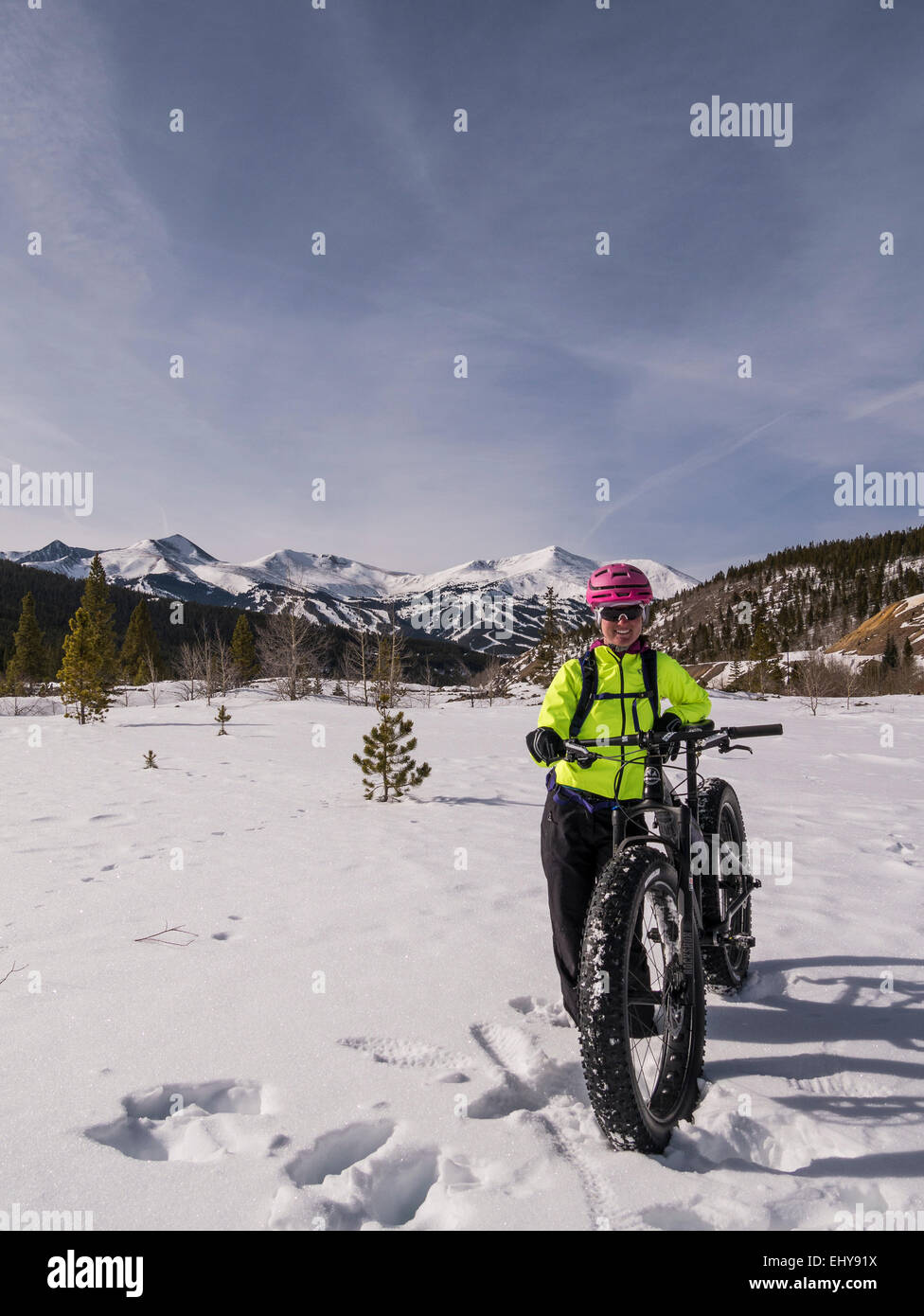 La donna e la sua bici grasso, Breckenridge, Colorado. Foto Stock