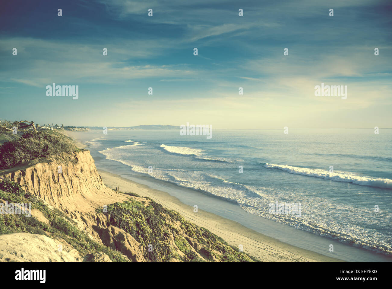 Encinitas California Ocean Shore, Stati Uniti. Scogliera di arenaria e la spiaggia di sabbia Foto Stock