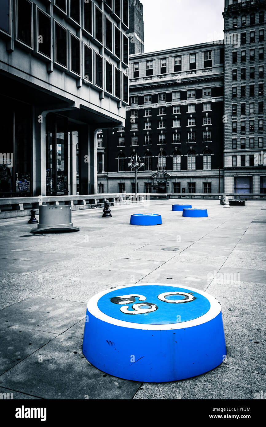 Arte di installazione presso i servizi comunali e la costruzione di edifici su Arch Street, a Philadelphia, Pennsylvania. Foto Stock