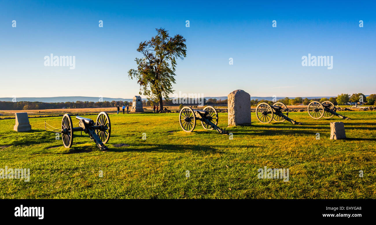 I cannoni e i monumenti a Gettysburg, Pennsylvania. Foto Stock
