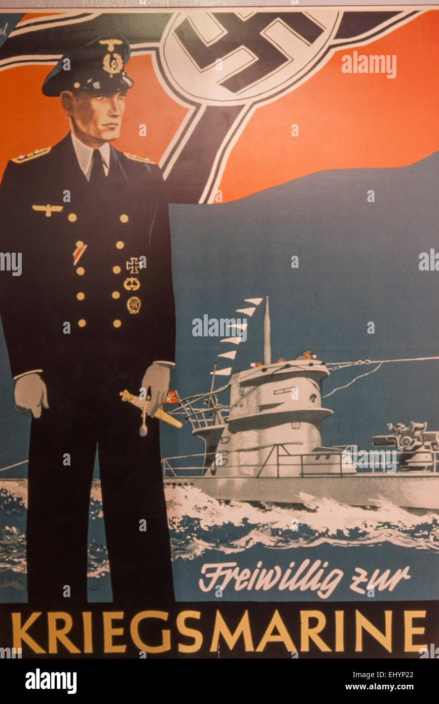 Inghilterra, Merseyside, Liverpool, città, Albert Dock, Merseyside Maritime Museum, della marina tedesca poster di reclutamento 1941 Foto Stock