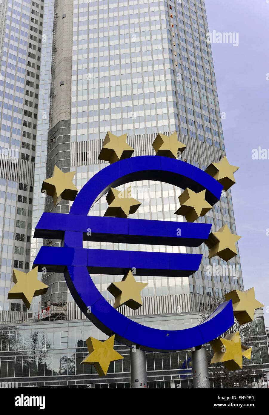 Simbolo dell'euro presso la BCE, la Banca centrale europea, Francoforte am Main, Hesse, Germania Foto Stock