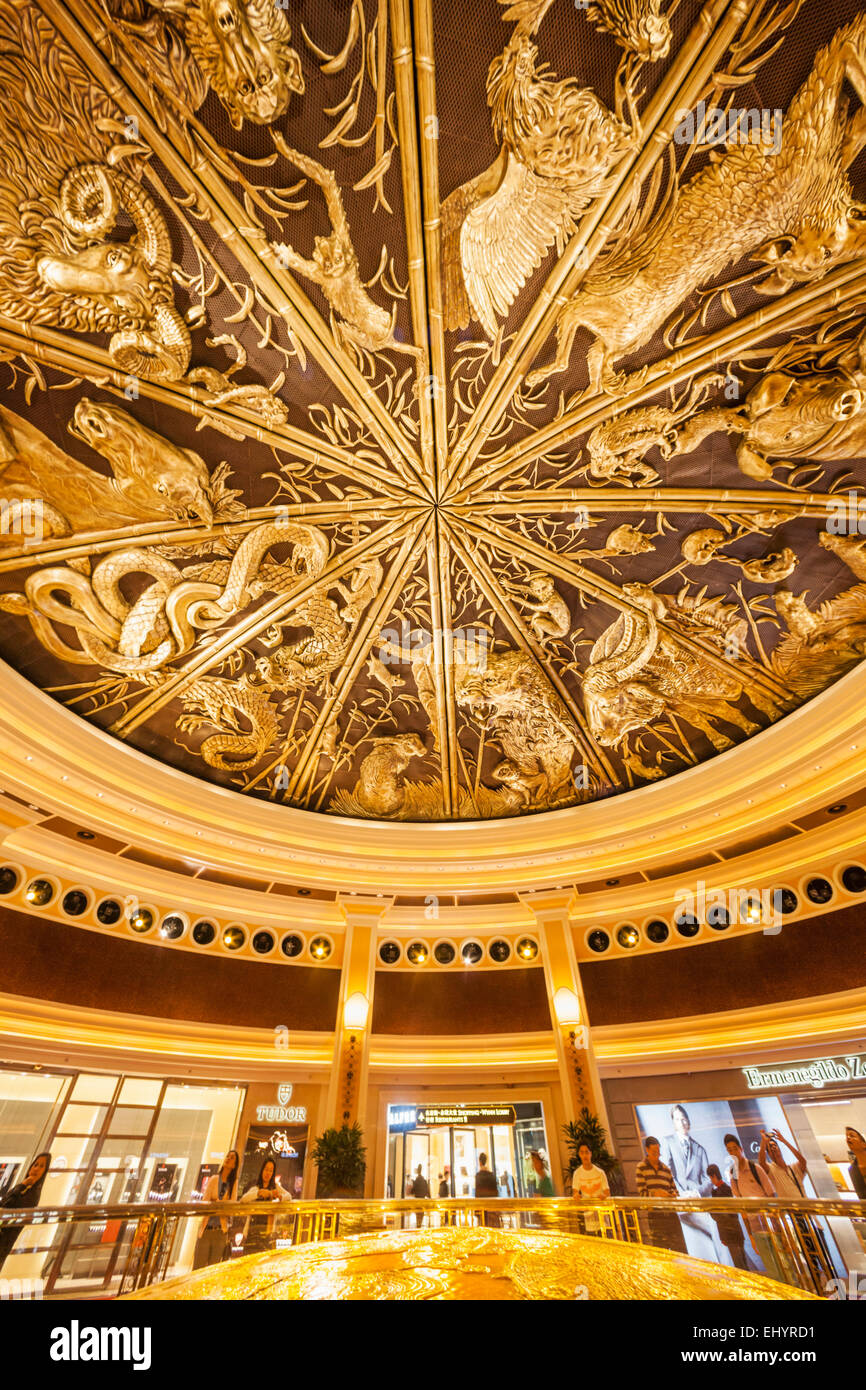 Cina, Macao, Wynn Hotel and Casino, l'atrio soffitto raffigurante i segni dello zodiaco cinese Foto Stock