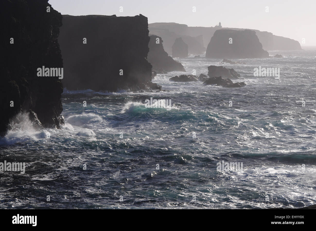La Scozia, isole Shetland, eshaness, continentale, west coast, Atlantico, rocce, mare, FARO, Gran Bretagna, Europa Foto Stock